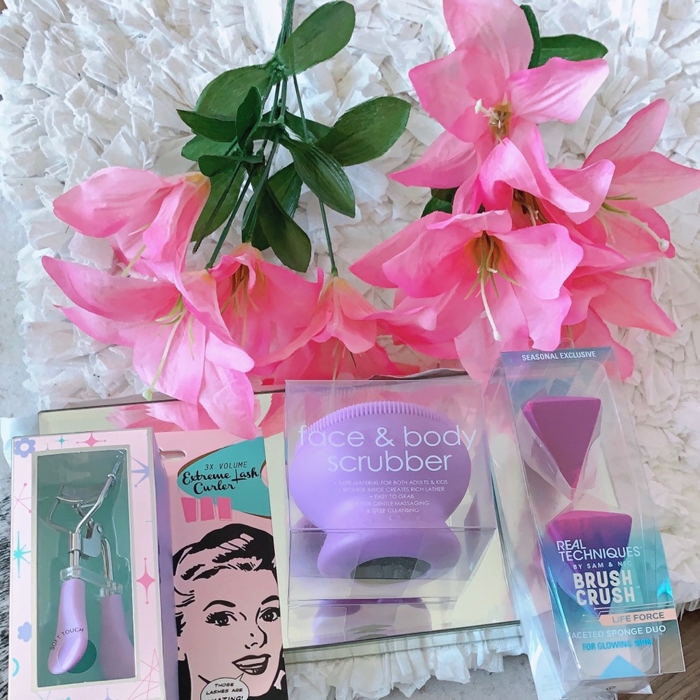 Face scrubber, curler,beauty blender